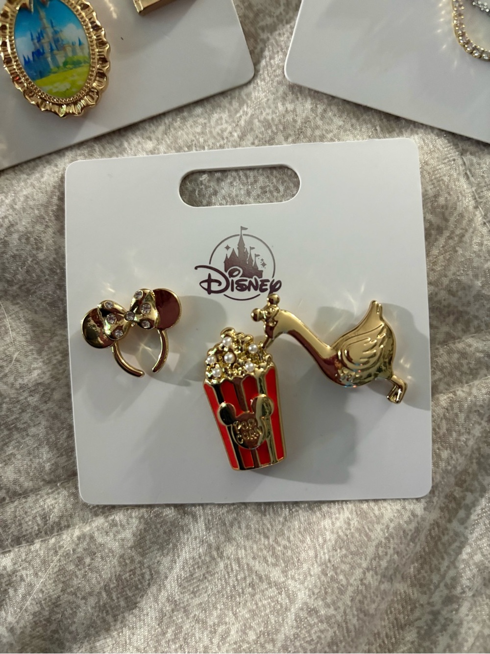 Disney parks Gold & Red Popcorn Charm pin Set - Jewelry for bags etc
Firm - Picture 2 of 5